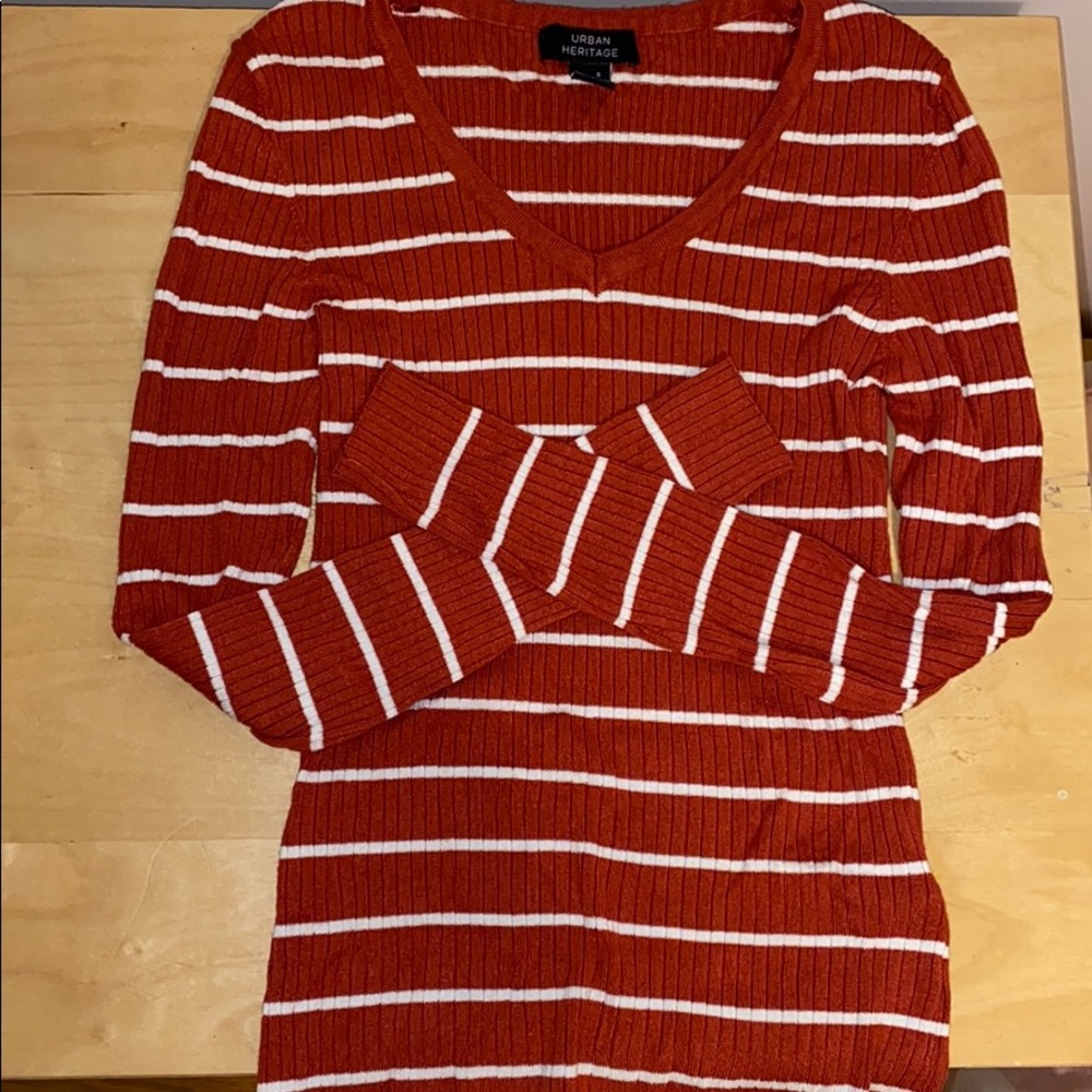 A v-neck burnt orange long sleeve from urban!!